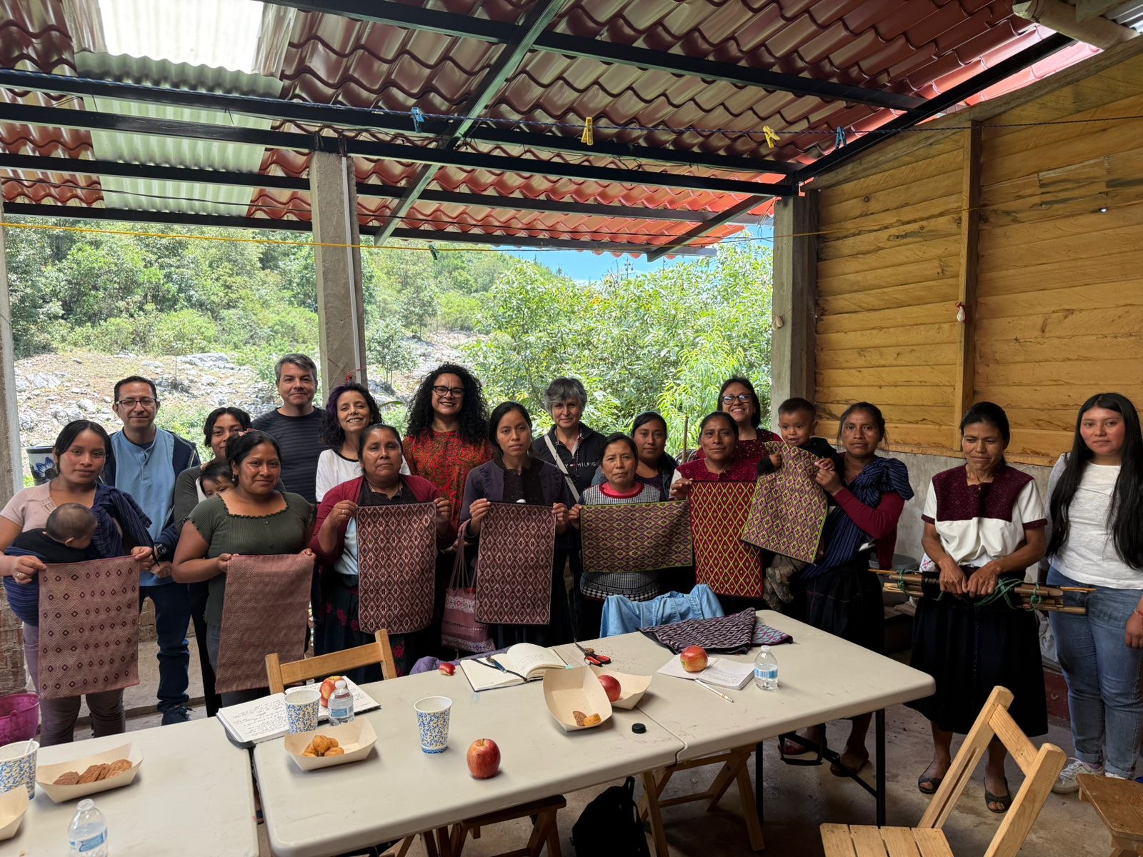 Profesor Andrés Villela integra equipo interdisciplinario UC para la salvaguardia del patrimonio textil indígena en Chiapas